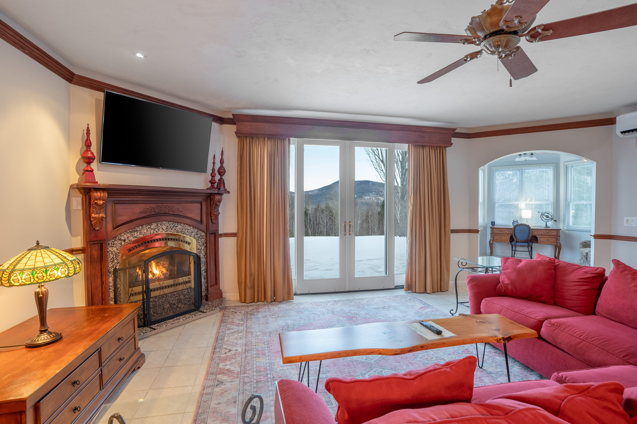 Nordic Villlage Resort Grand master Suite Fireplace